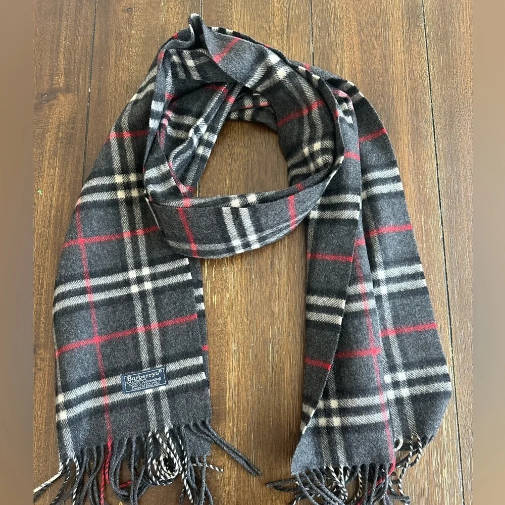 Vintage Burberry's cashmere scarf
